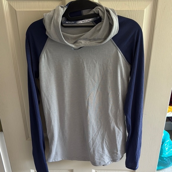 Under Armour Gray and Blue Long Sleeve Tee Athletic Comfort - Picture 1 of 5